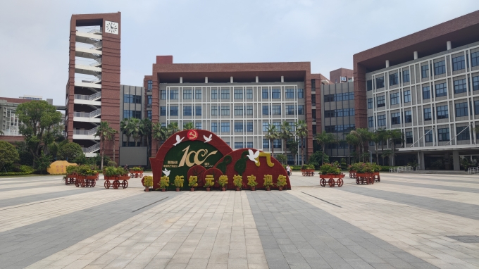 智龍“高中信息技術(shù)開發(fā)套裝”順利入駐瑞安市上海新紀(jì)元高級(jí)中學(xué)！